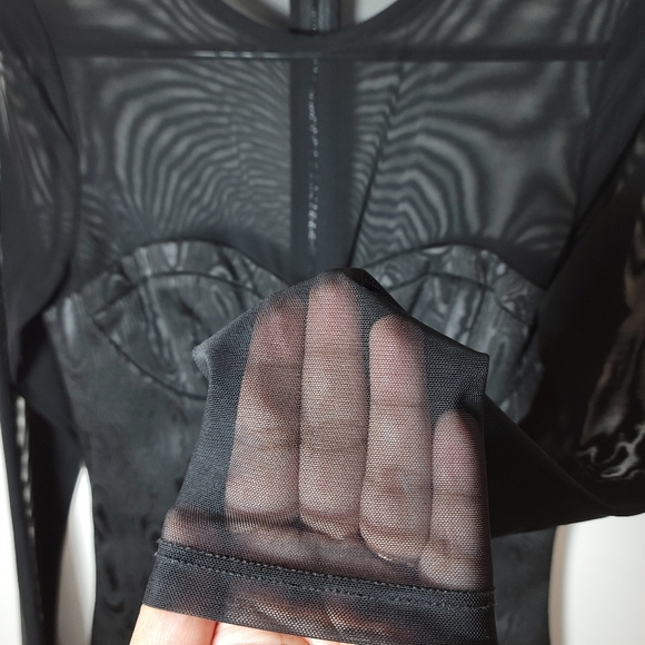 Alice + Olivia Takako Mesh Mini Black Dress | Alice + Olivia Dress | Size 6 - Picture 4 of 11